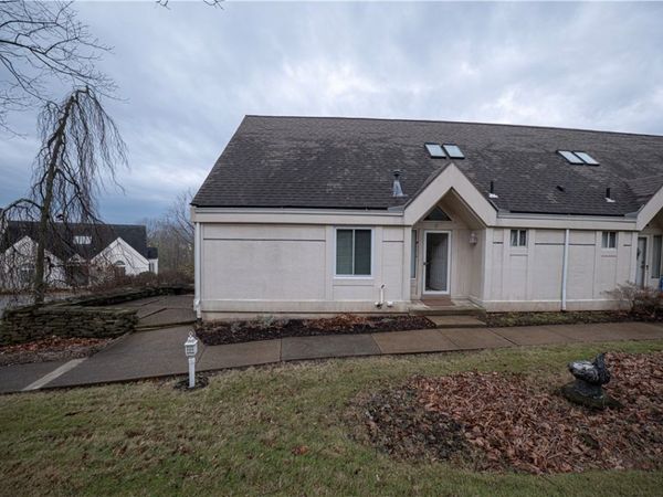 15 Ridgemead Fields Dr, Plum, PA 15147