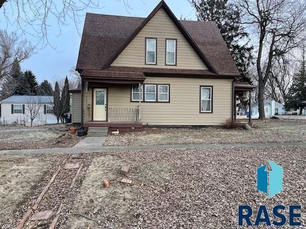 1101 Edgerly St, Larchwood, IA 51241