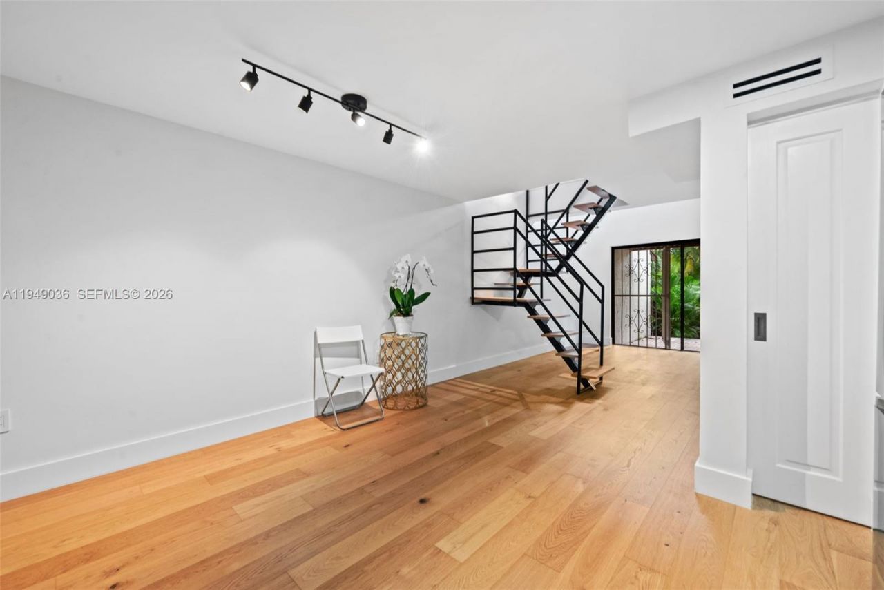 3076 Mcdonald St, Unit B, Miami, FL 33133 Photo