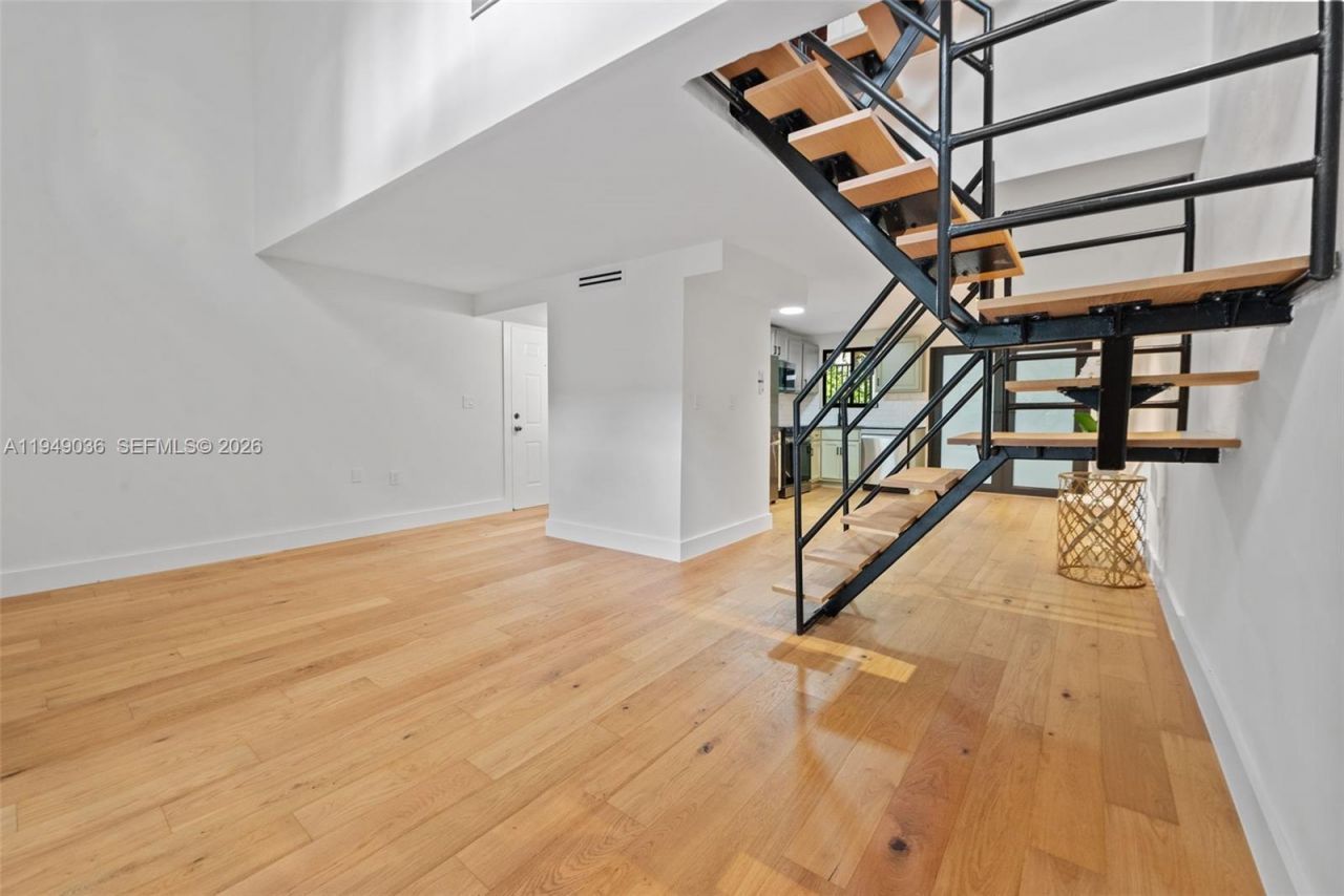 3076 Mcdonald St, Unit B, Miami, FL 33133 Photo