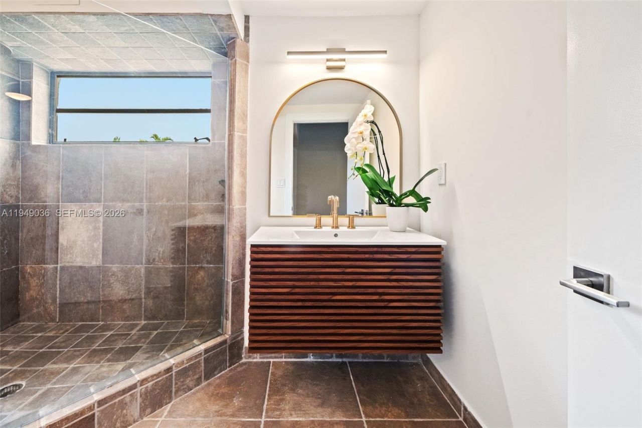 3076 Mcdonald St, Unit B, Miami, FL 33133 Photo