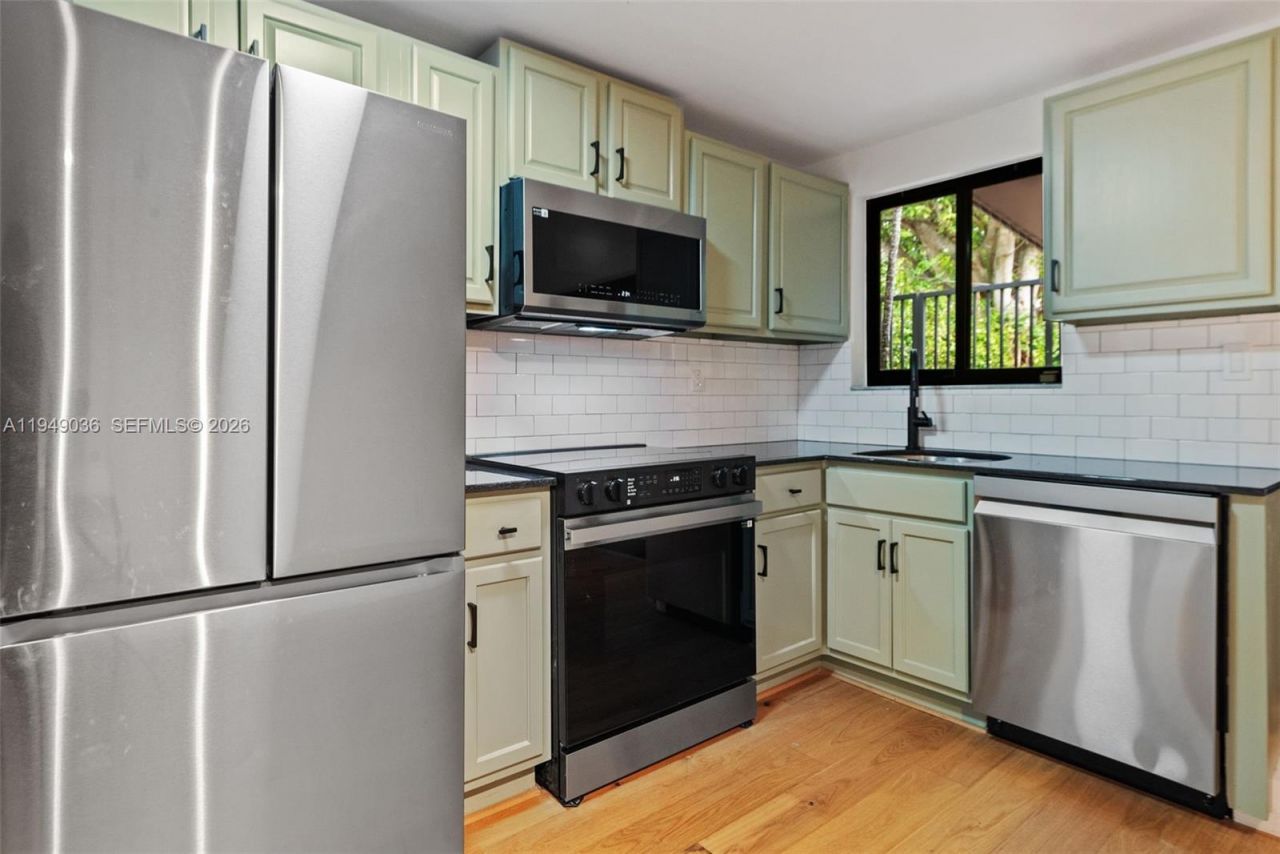 3076 Mcdonald St, Unit B, Miami, FL 33133 Photo