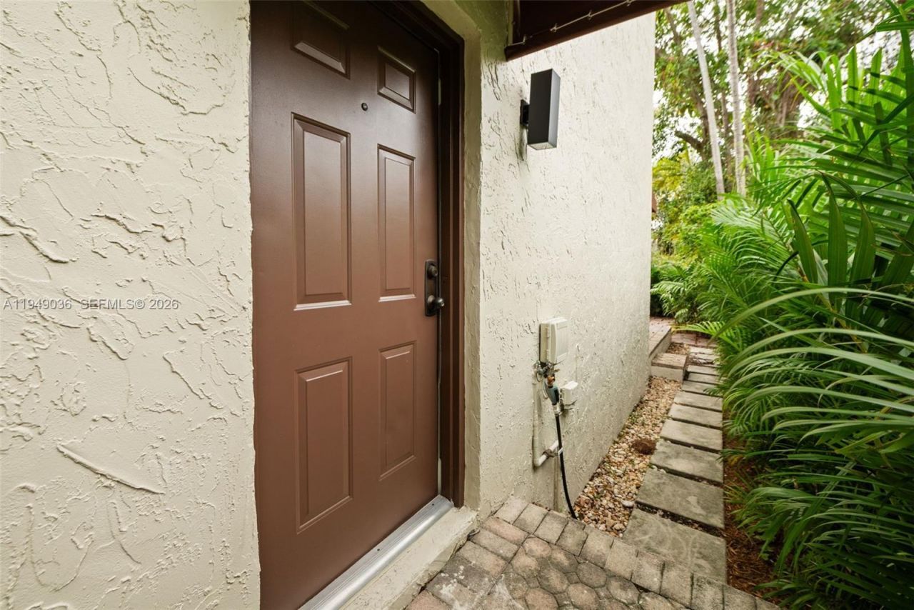 3076 Mcdonald St, Unit B, Miami, FL 33133 Photo