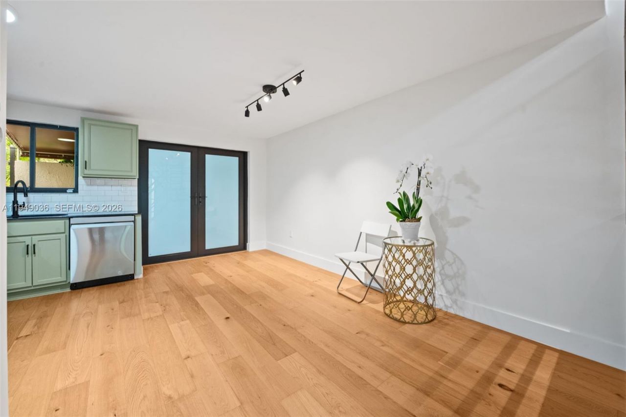 3076 Mcdonald St, Unit B, Miami, FL 33133 Photo