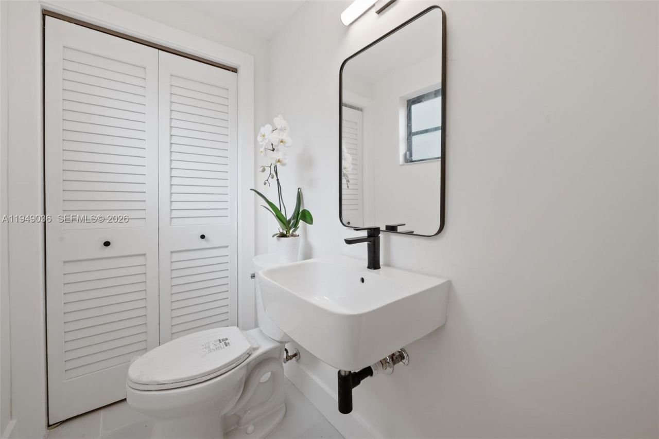 3076 Mcdonald St, Unit B, Miami, FL 33133 Photo