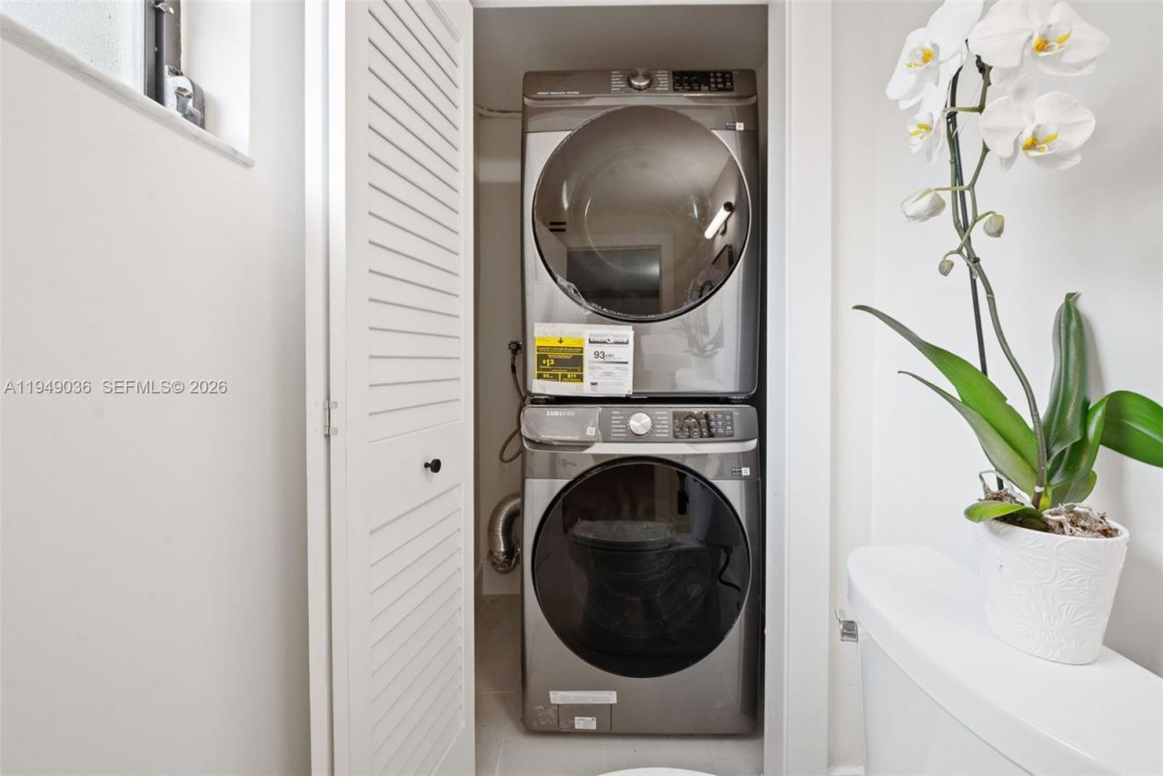 3076 Mcdonald St, Unit B, Miami, FL 33133 Photo