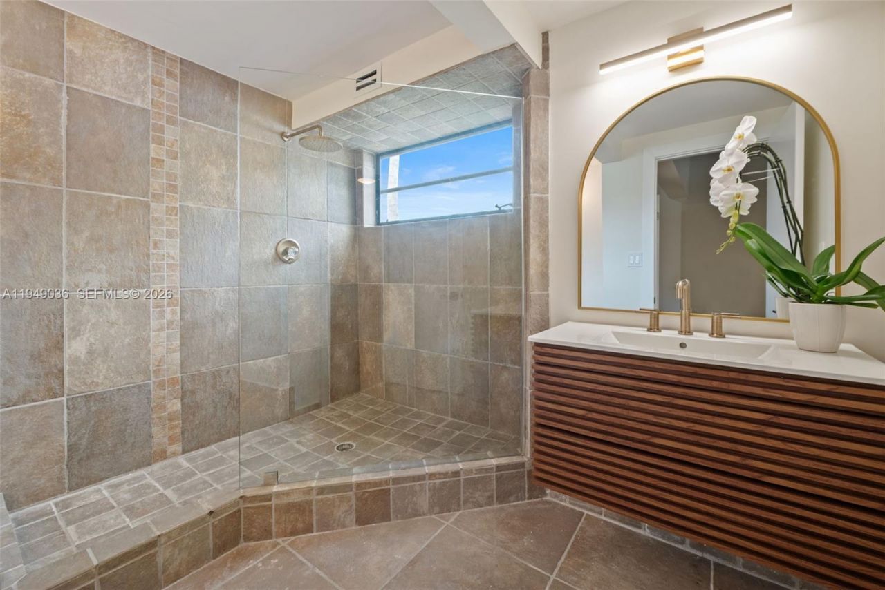 3076 Mcdonald St, Unit B, Miami, FL 33133 Photo