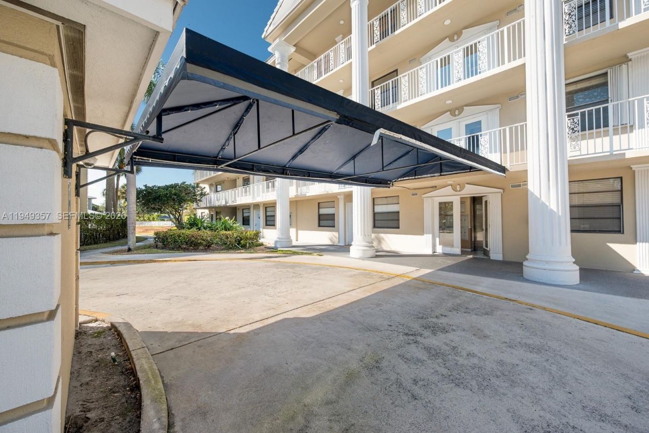 3515 Village Blvd, Unit 206, West Palm Beach, FL 33409 Photo