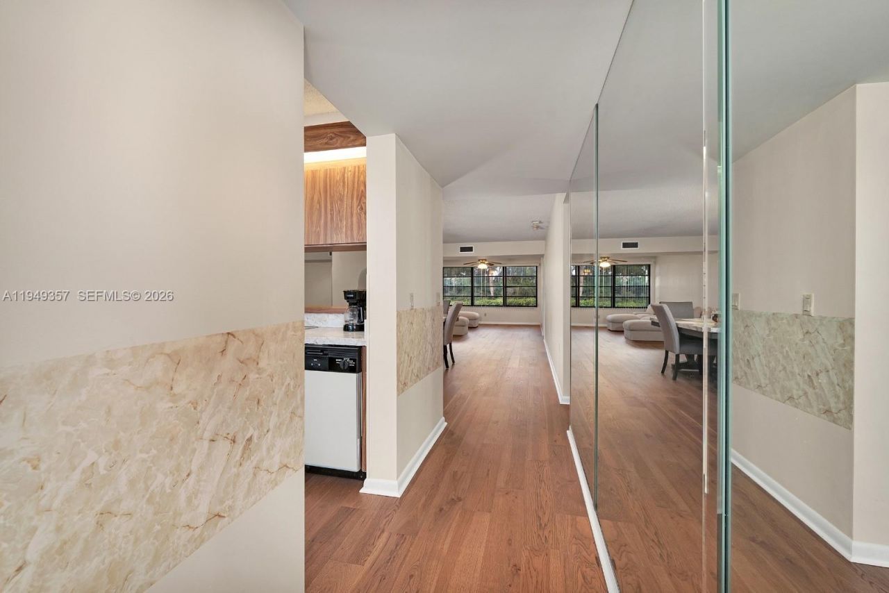 3515 Village Blvd, Unit 206, West Palm Beach, FL 33409 Photo