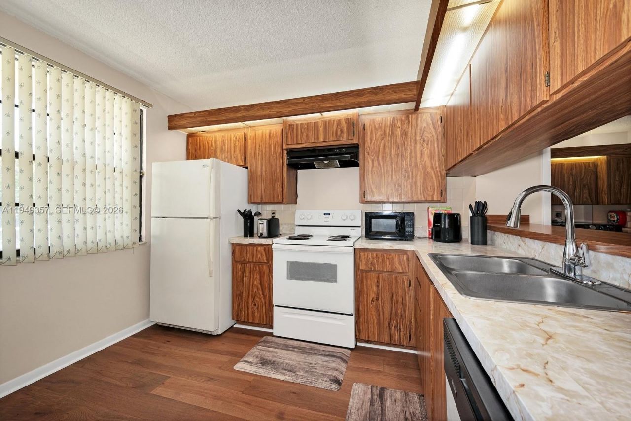 3515 Village Blvd, Unit 206, West Palm Beach, FL 33409 Photo