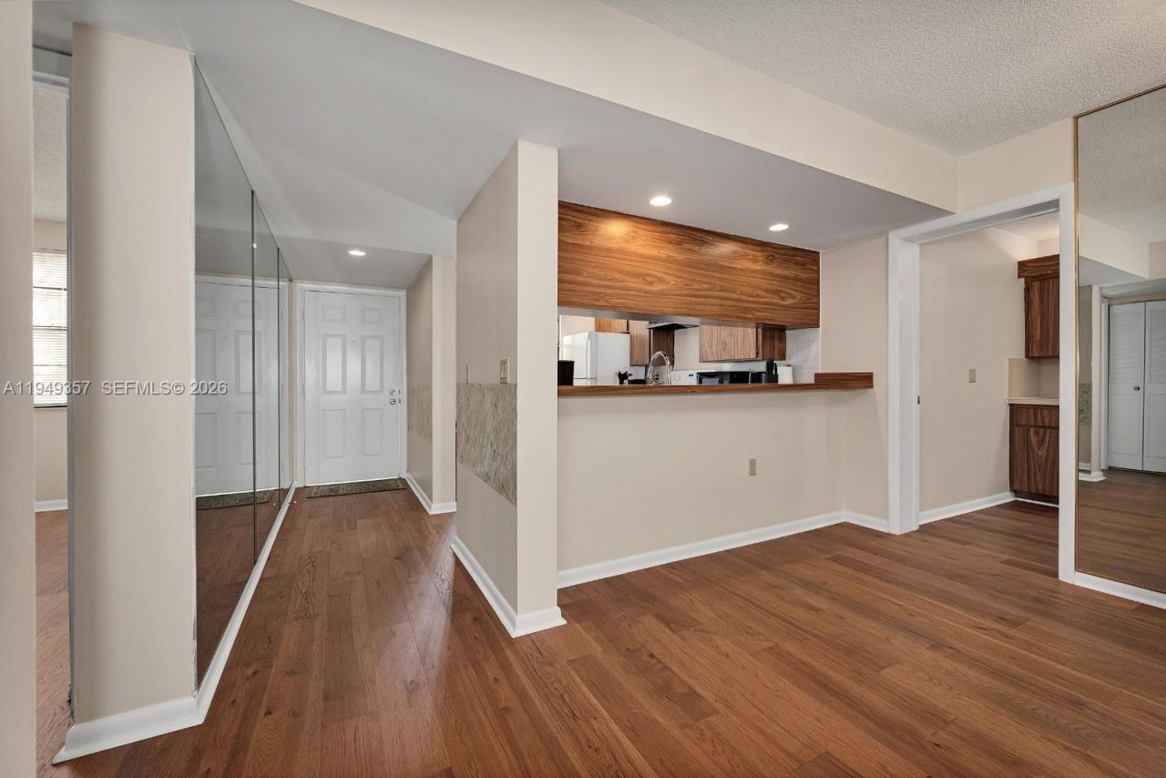 3515 Village Blvd, Unit 206, West Palm Beach, FL 33409 Photo