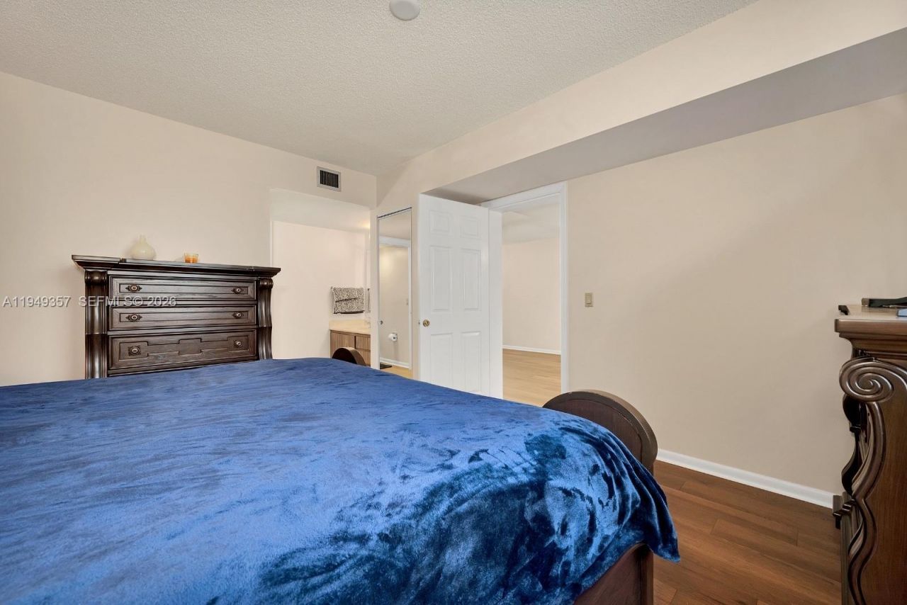 3515 Village Blvd, Unit 206, West Palm Beach, FL 33409 Photo
