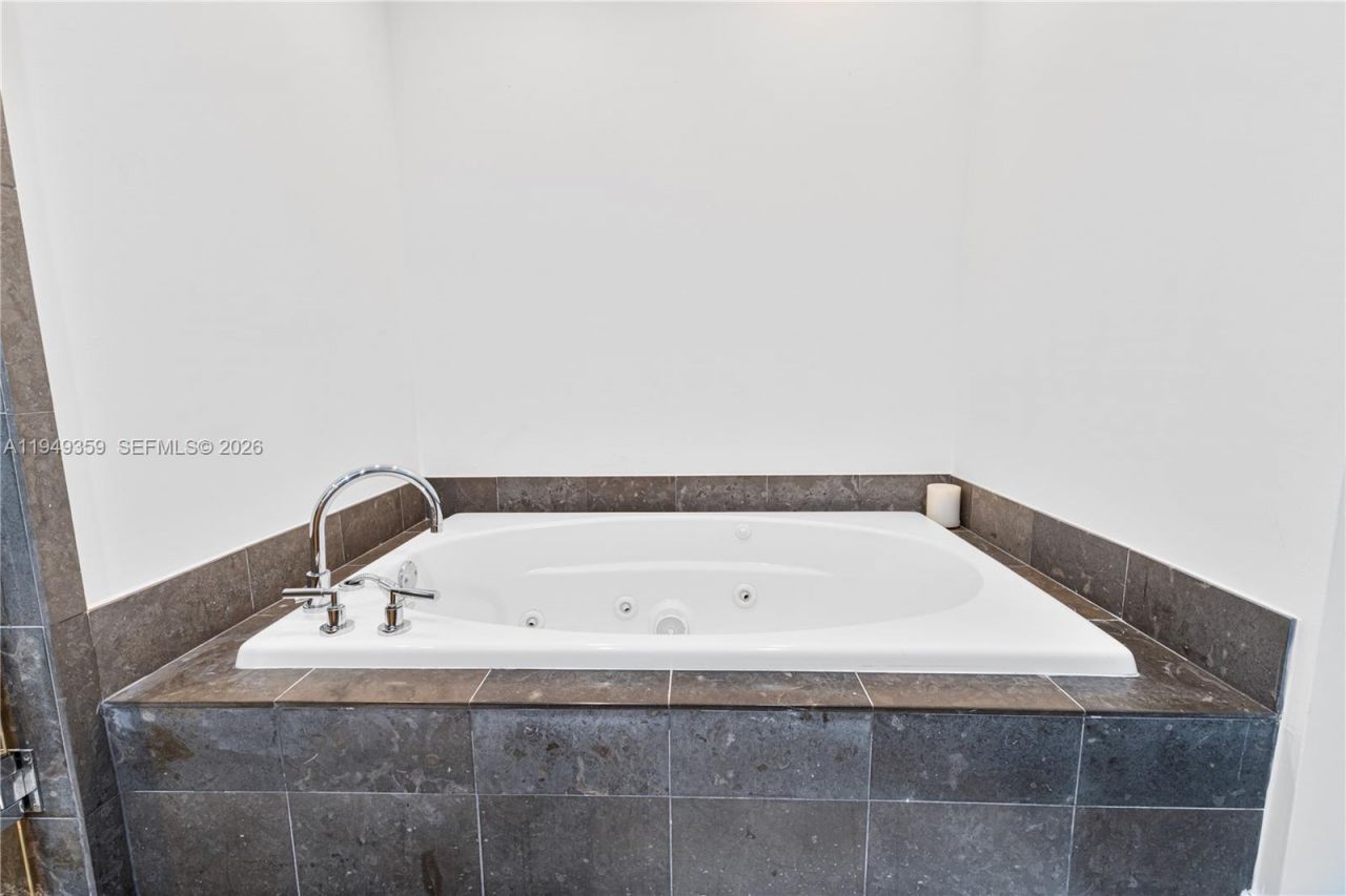 3801 Collins Ave, Unit 1105, Miami Beach, FL 33140 Photo