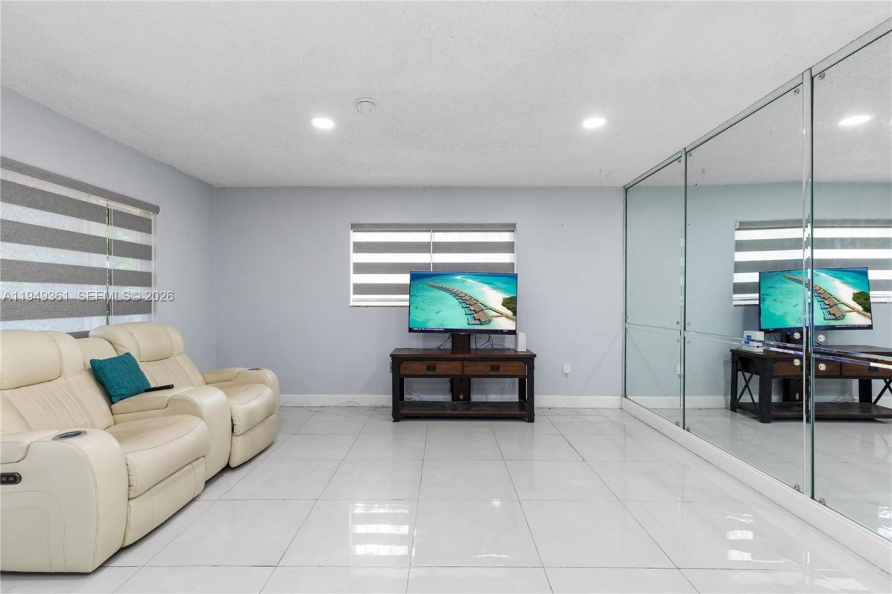 1211 NW 179th St, Miami Gardens, FL 33169 Photo