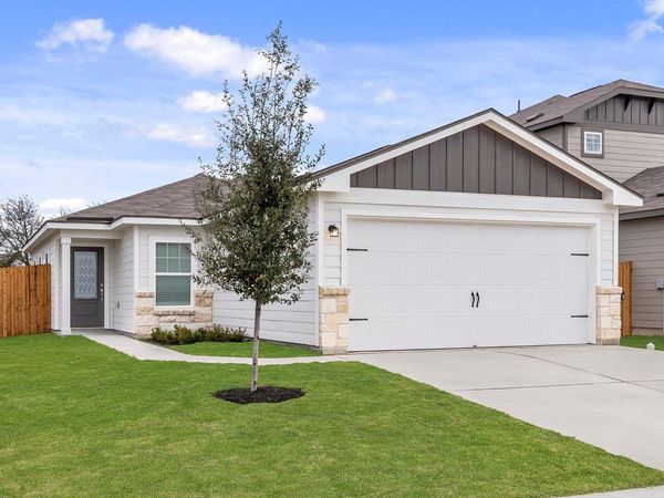 104 Paradise Canyon DR, Jarrell, TX 76537