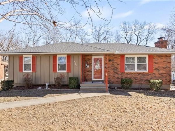 2103 N York Road, Independence, MO 64058