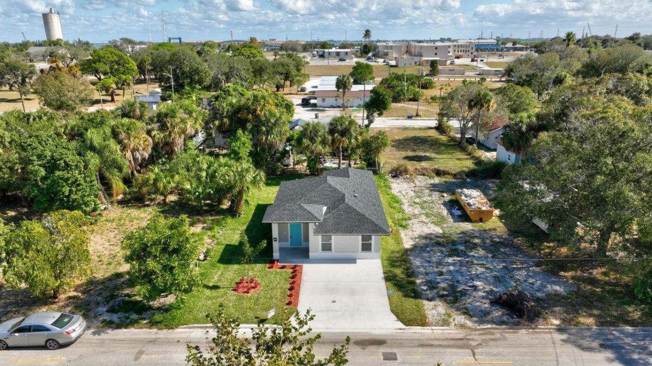 706 Dundas Court, Fort Pierce, FL 34950 Photo