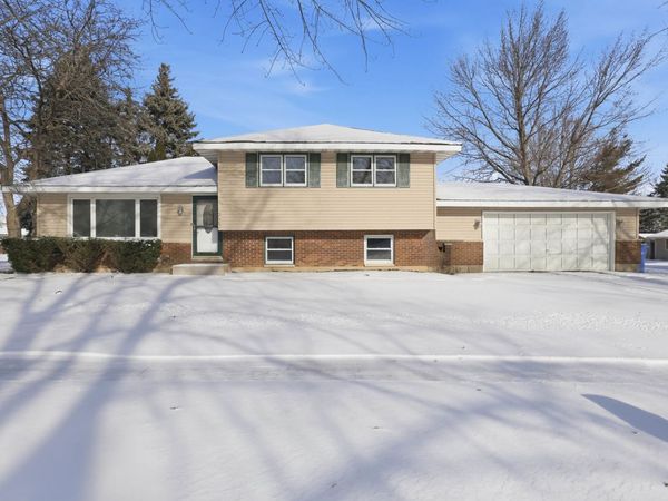 920 Gerald Avenue, South Elgin, IL 60177