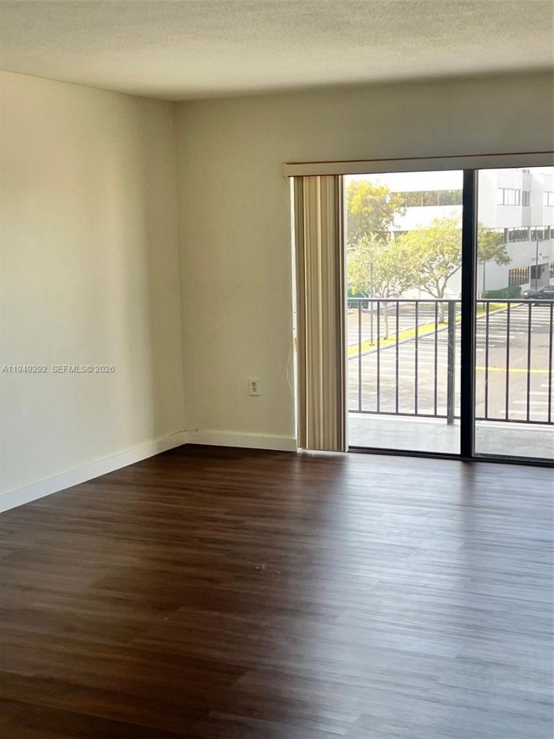 10431 N Kendall Dr, Unit D314, Miami, FL 33176 Photo
