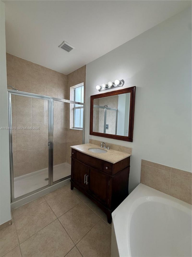 7412 NW 108th Path, Doral, FL 33178 Photo