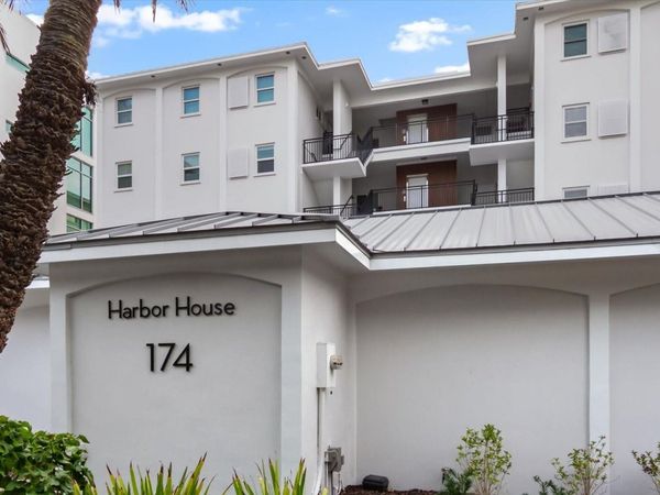 174 GOLDEN GATE POINT, Unit 32, SARASOTA, FL 34236