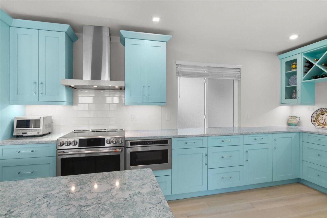 174 Golden Gate Point, Unit 32, Sarasota, FL 34236 Photo