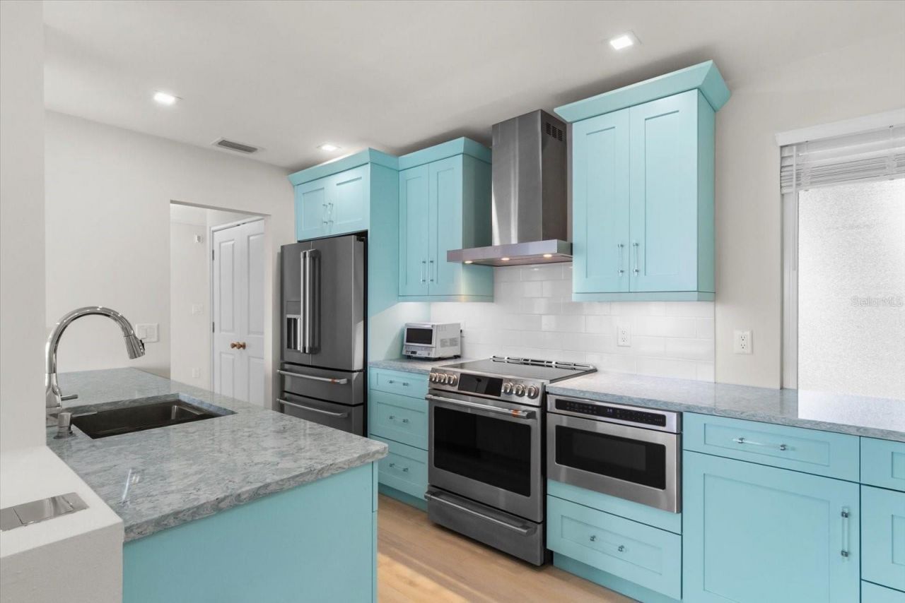 174 Golden Gate Point, Unit 32, Sarasota, FL 34236 Photo