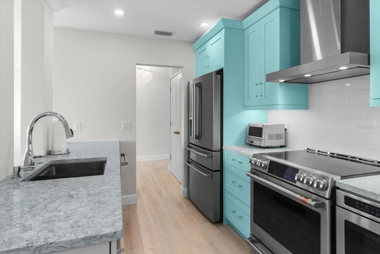 174 Golden Gate Point, Unit 32, Sarasota, FL 34236 Photo