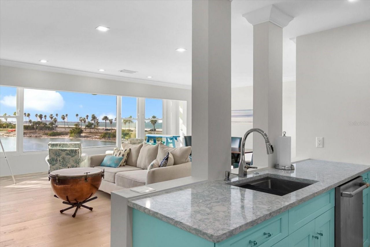 174 Golden Gate Point, Unit 32, Sarasota, FL 34236 Photo