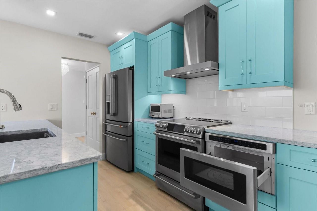 174 Golden Gate Point, Unit 32, Sarasota, FL 34236 Photo