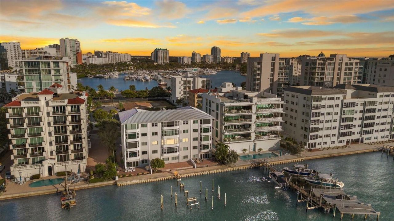 174 Golden Gate Point, Unit 32, Sarasota, FL 34236 Photo