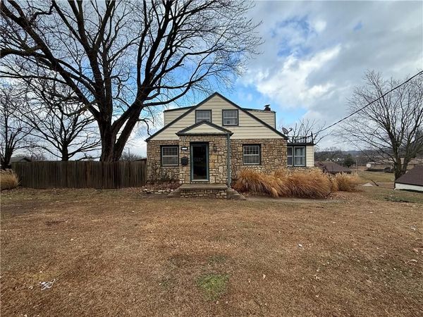 11524 Hackett Street, Sugar Creek, MO 64054