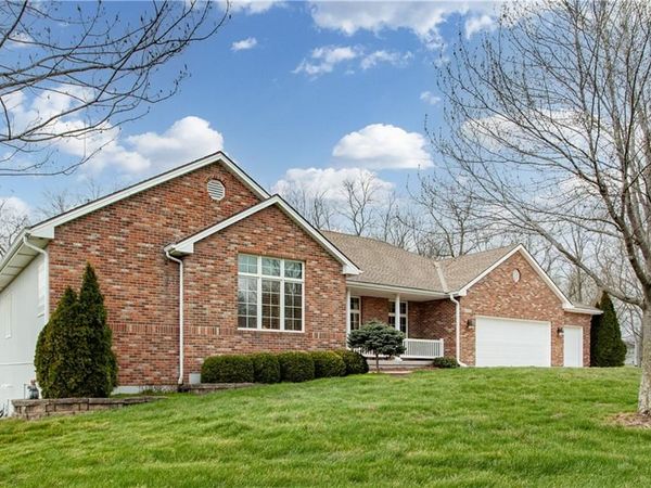 4203 SE Willow Ridge Court, Blue Springs, MO 64014