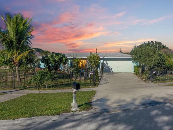 205 NE Ardsley Drive, Port Saint Lucie, FL 34983