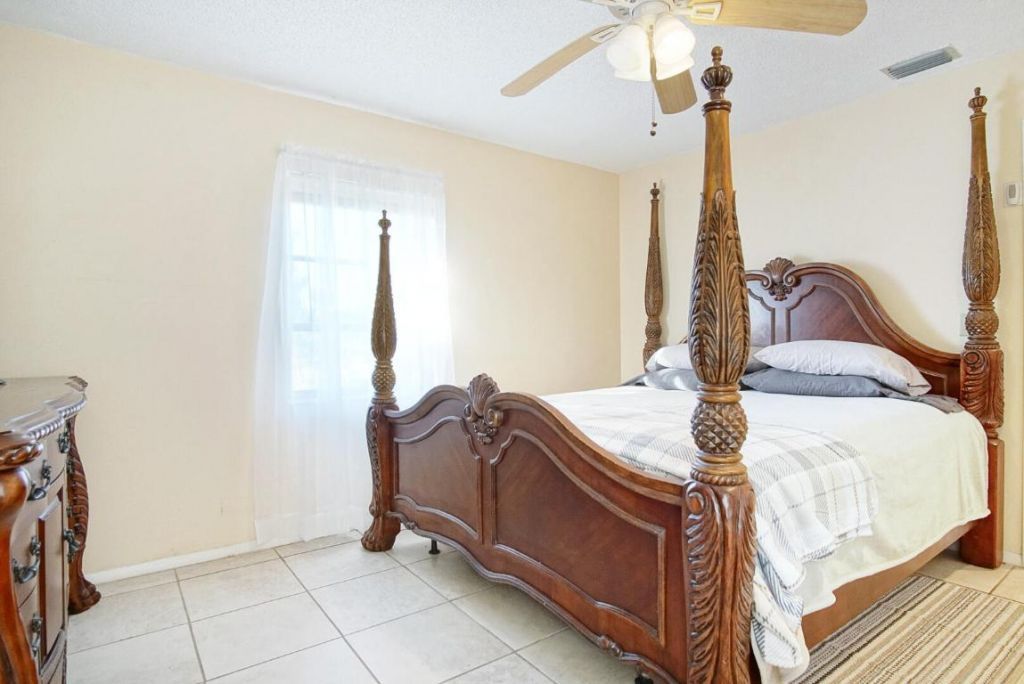 205 NE Ardsley Drive, Port Saint Lucie, FL 34983 Photo