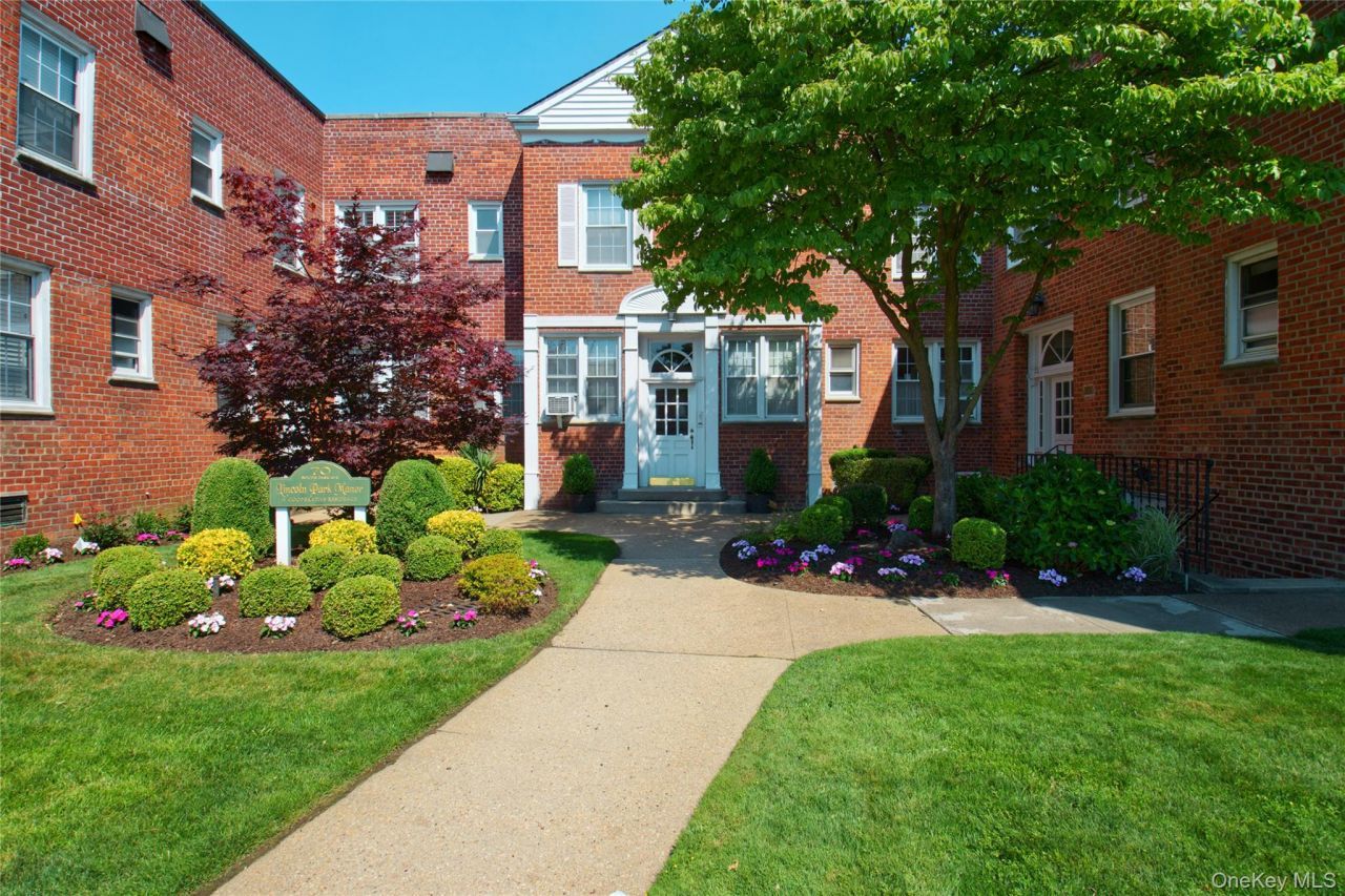 70 S Park Avenue, Unit 112, Rockville Centre, NY 11570 Main Photo
