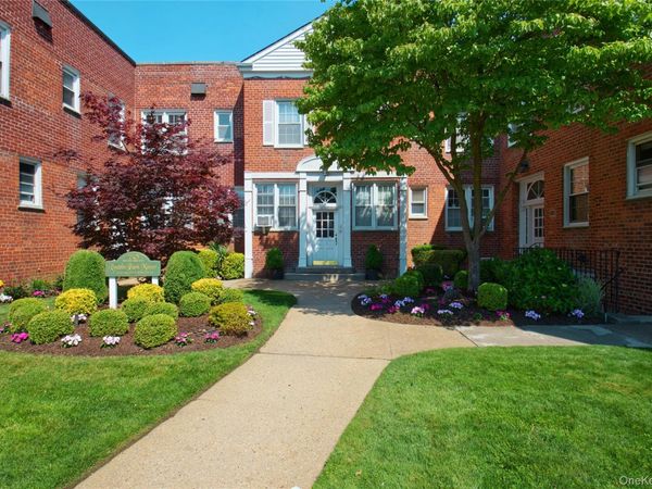 70 S Park Avenue, Unit 112, Rockville Centre, NY 11570