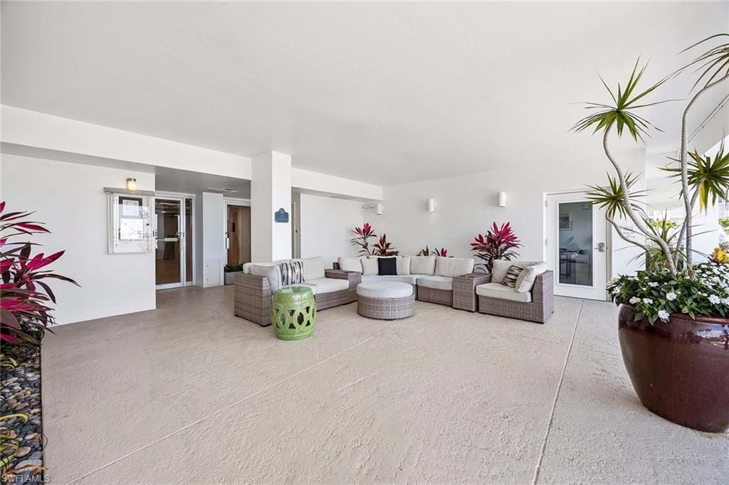 1325 7th St S, Unit 2B, Naples, FL 34102 Photo