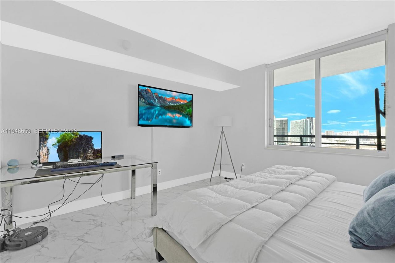 335 S Biscayne Blvd , Unit 4104, Miami, FL 33131 Photo