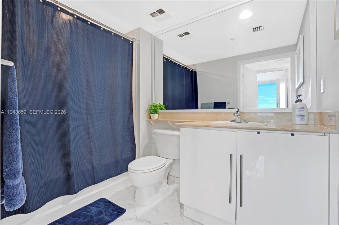 335 S Biscayne Blvd , Unit 4104, Miami, FL 33131 Photo