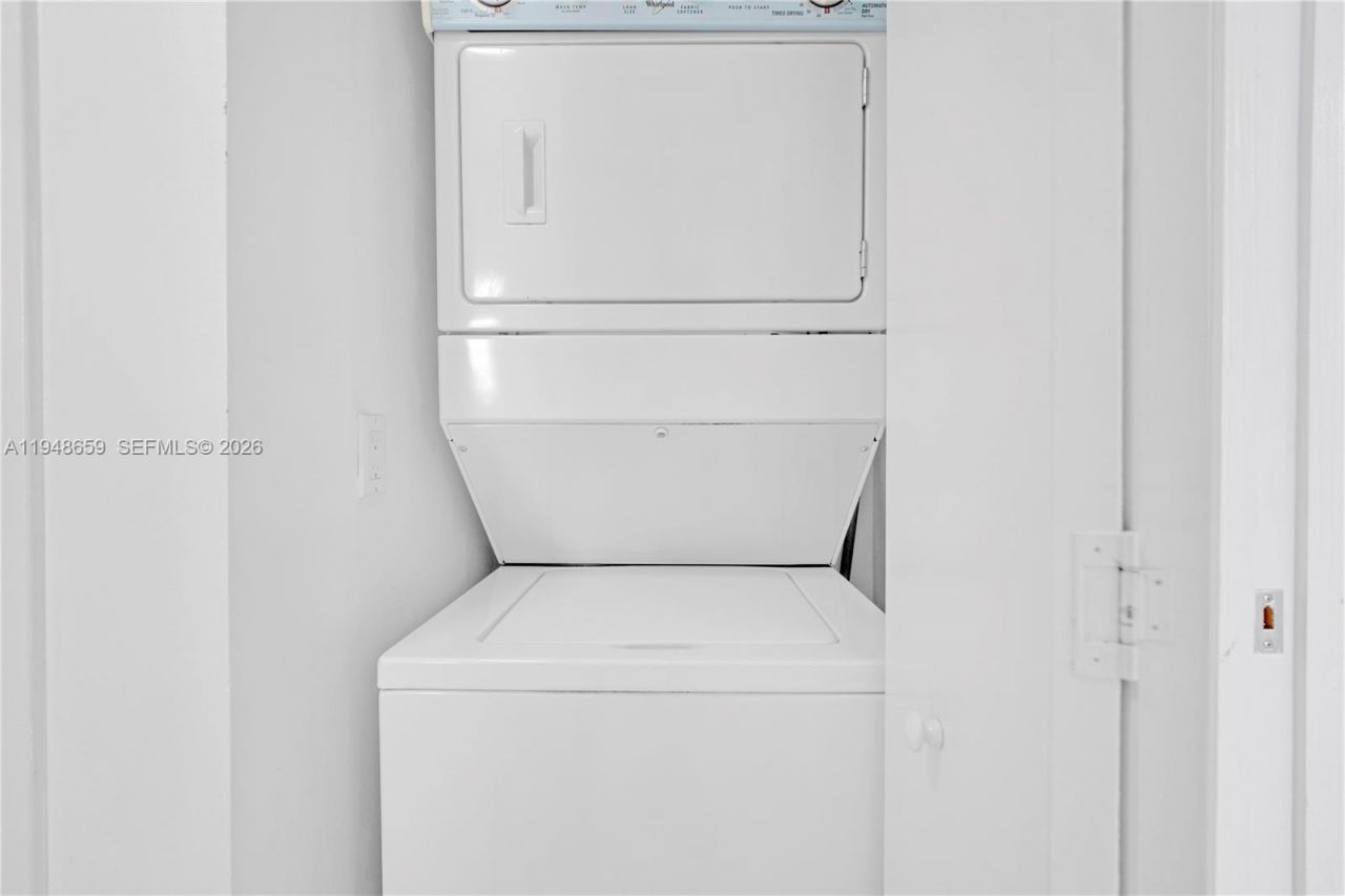 335 S Biscayne Blvd , Unit 4104, Miami, FL 33131 Photo