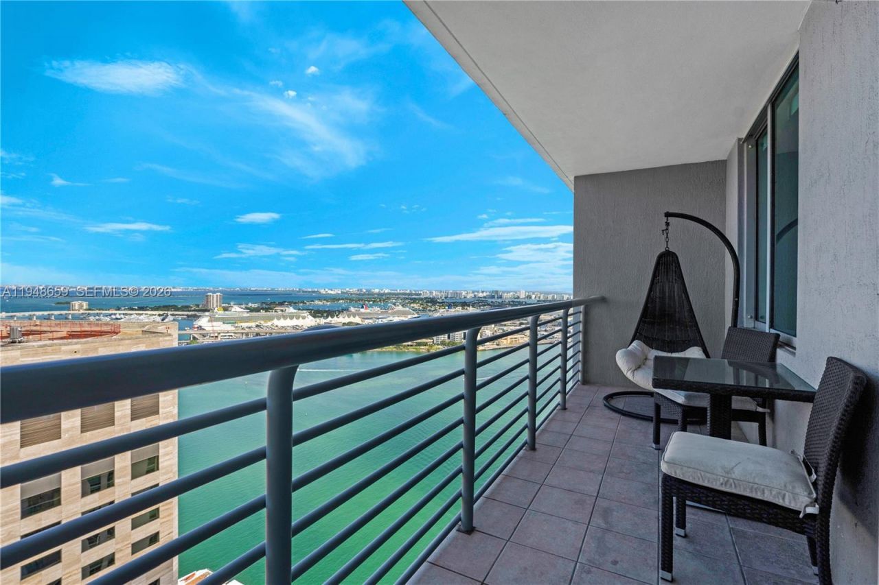 335 S Biscayne Blvd , Unit 4104, Miami, FL 33131 Photo