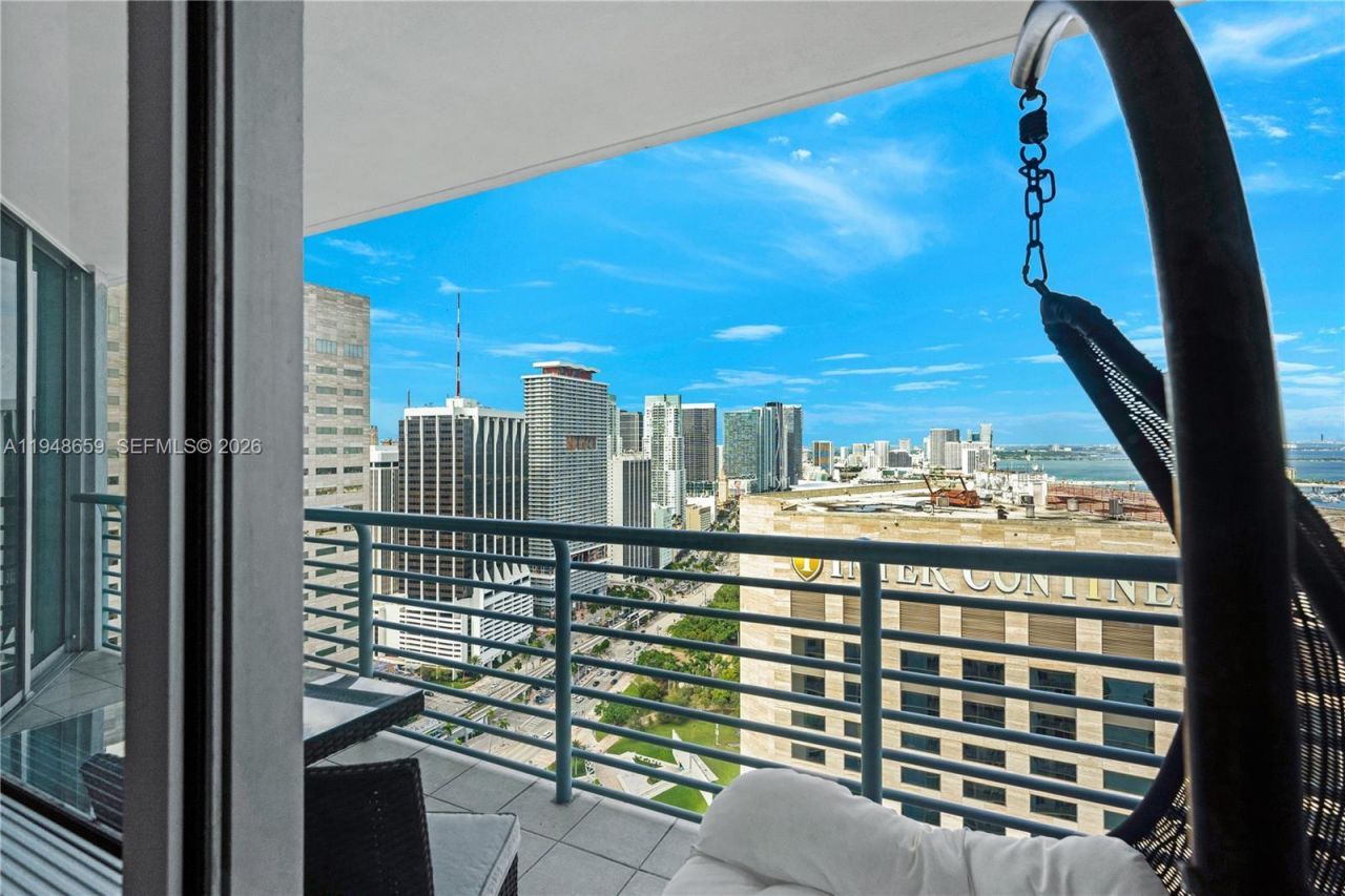 335 S Biscayne Blvd , Unit 4104, Miami, FL 33131 Photo