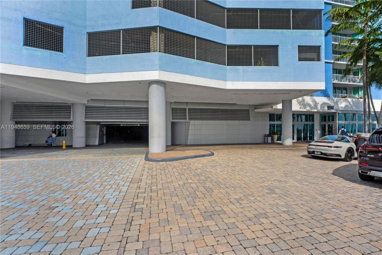 335 S Biscayne Blvd , Unit 4104, Miami, FL 33131 Photo