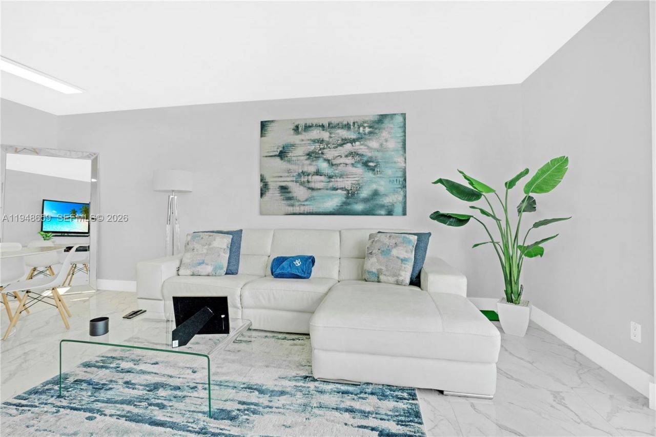 335 S Biscayne Blvd , Unit 4104, Miami, FL 33131 Photo