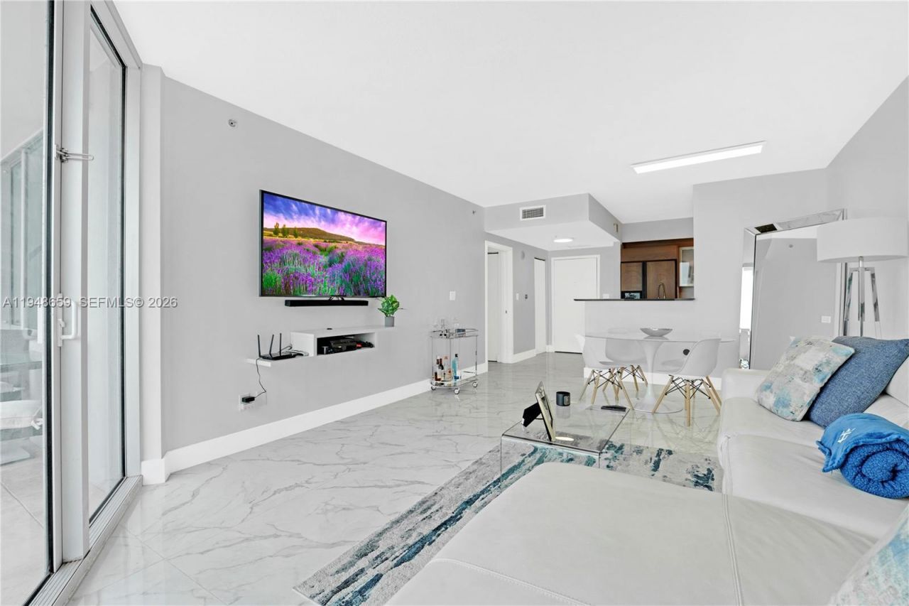 335 S Biscayne Blvd , Unit 4104, Miami, FL 33131 Photo