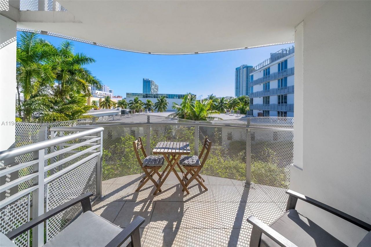 2155 Washington Ct , Unit 303, Miami Beach, FL 33139 Photo