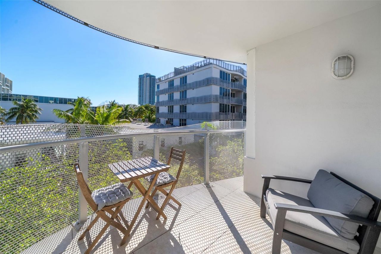 2155 Washington Ct , Unit 303, Miami Beach, FL 33139 Photo