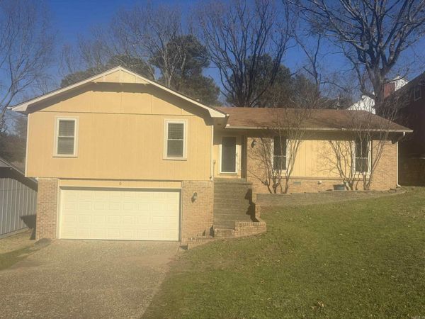 6 Castle Hill Court, Little Rock, AR 72227