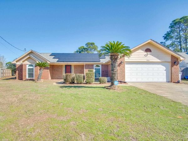 9880 Creet Cir, Navarre, FL 32566